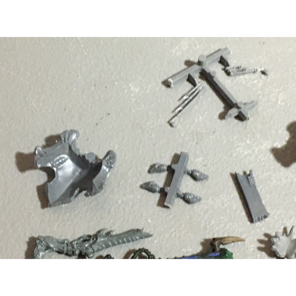 A22321 WARHAMMER 40K TYRANIDS BITS LOT MIXED GAMES WORKSHOP GW
