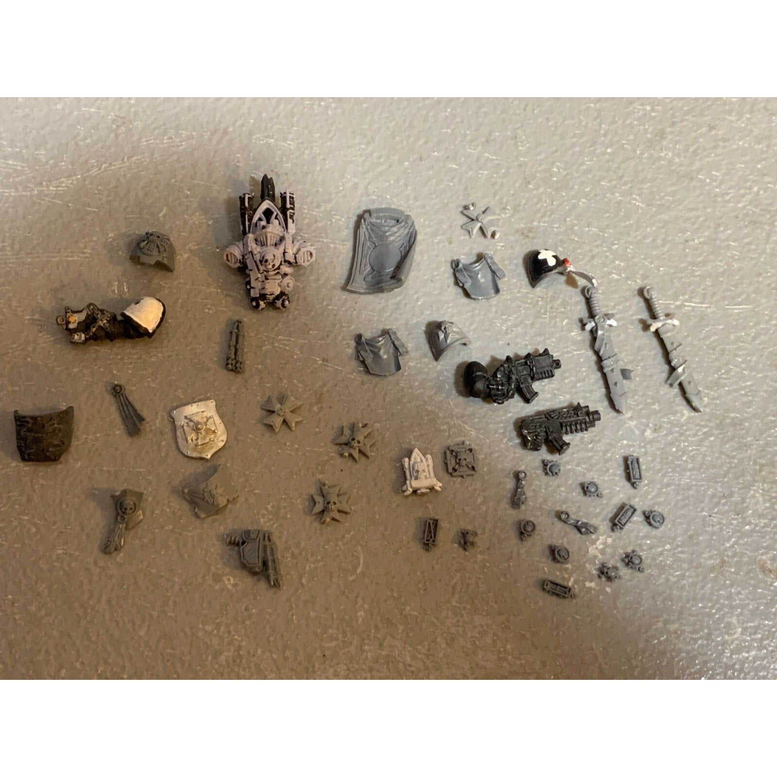 A23301 WARHAMMER 40K SPACE MARINES BLACK TEMPLARS BITS LOT BACKPACK OATHS GW