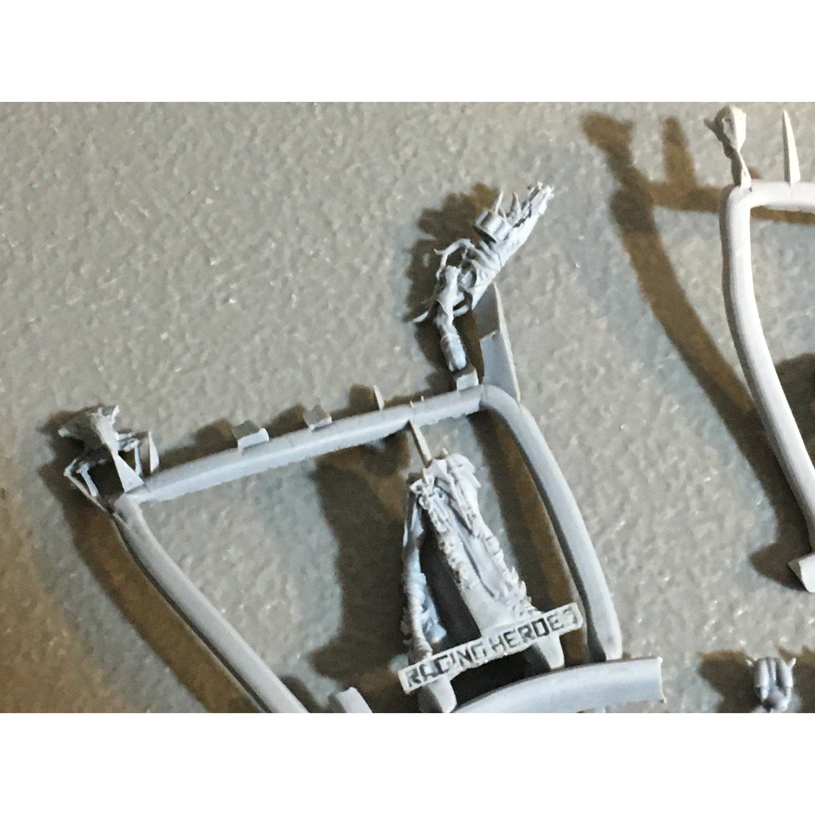 A32521 RAGING HEROES BITS LOT LEGS TORSO GUN ARM ELVES WAR GAMES MINIATURES