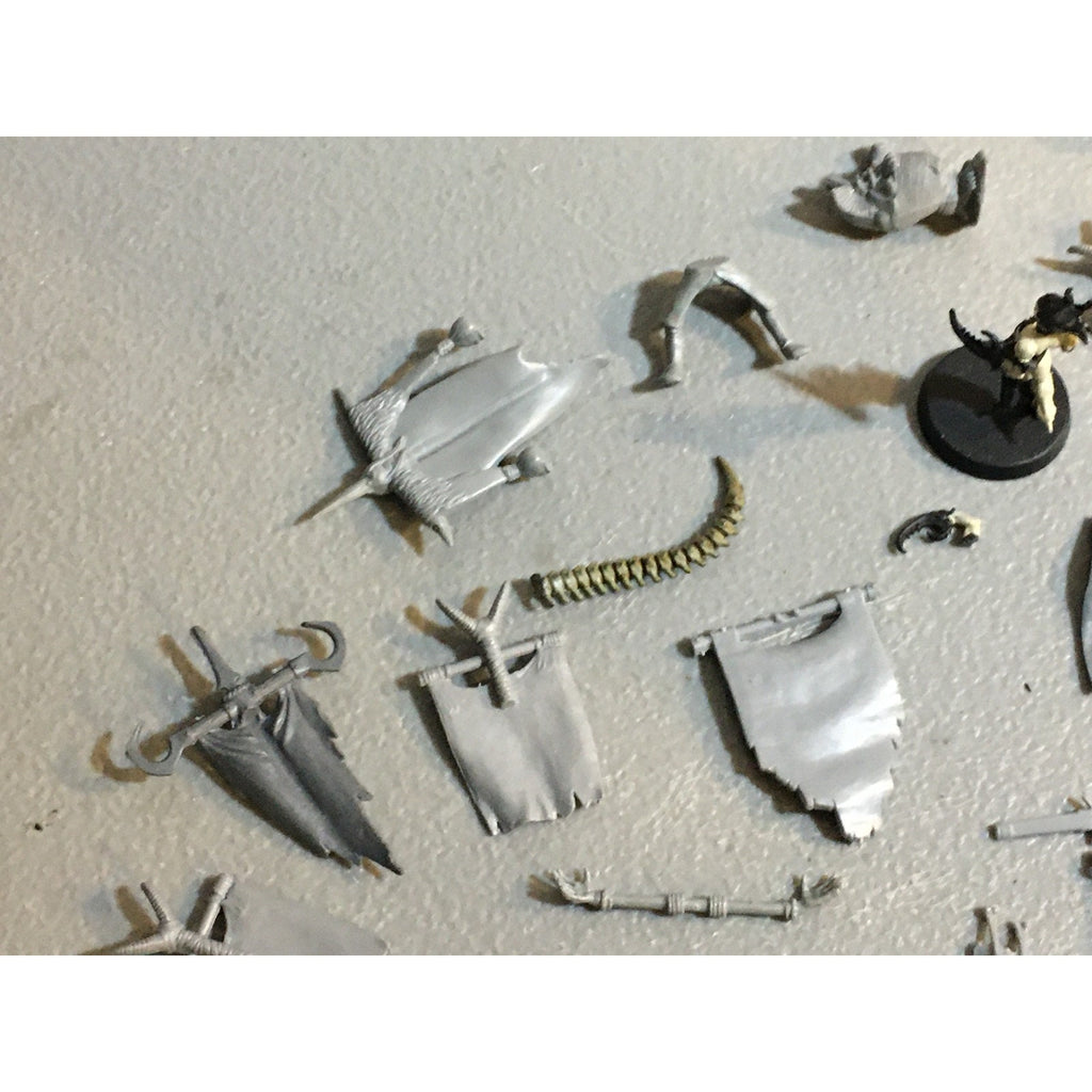 A29619 WARHAMMER FANTASY AOS MIXED BITS LOT BANNER SHIELD CLOAK GW