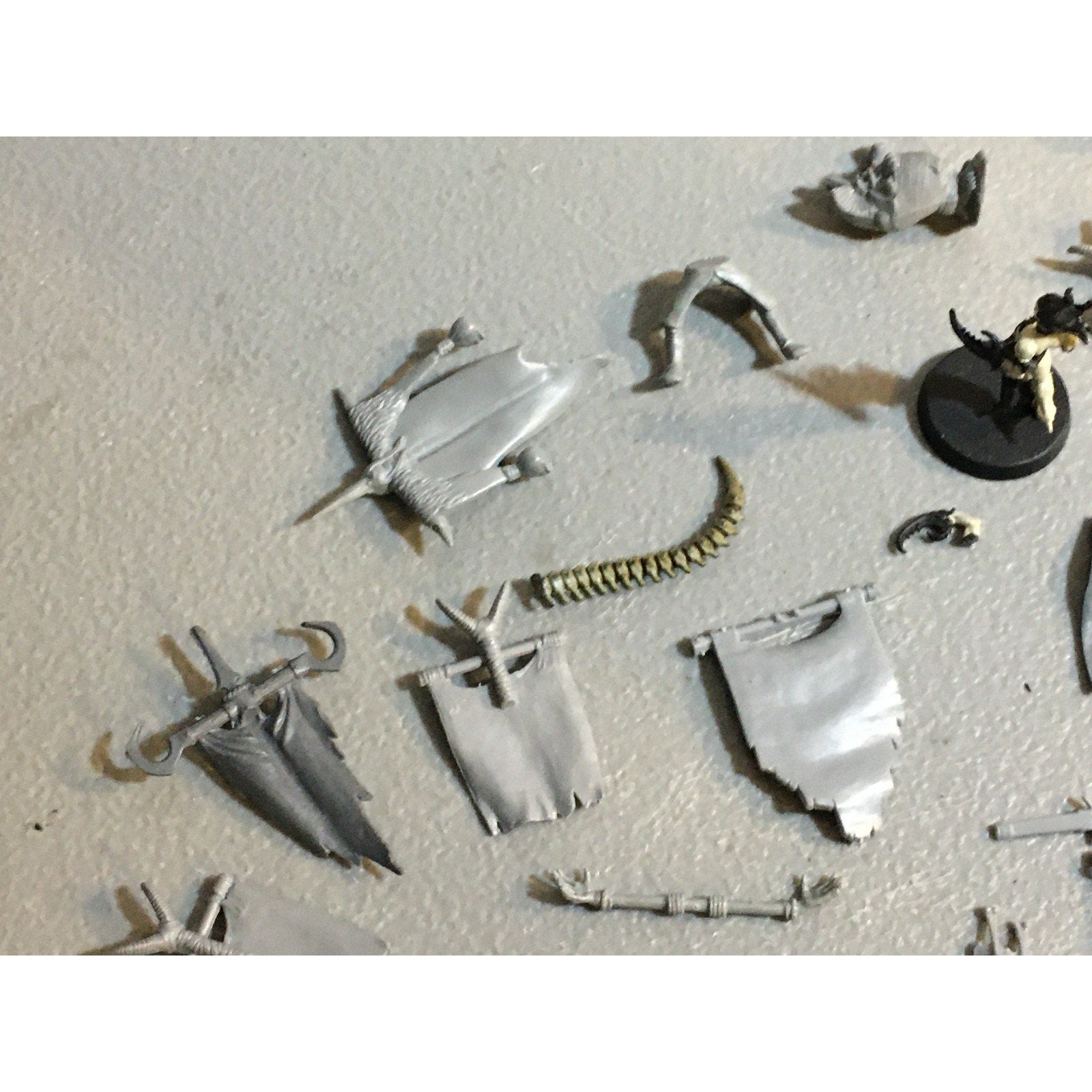 A29619 WARHAMMER FANTASY AOS MIXED BITS LOT BANNER SHIELD CLOAK GW