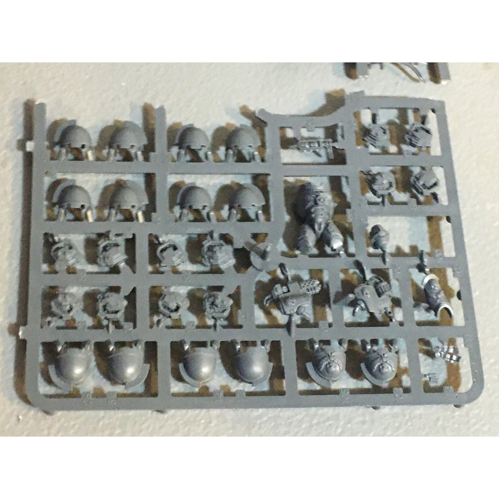 A33673 WARHAMMER 40K SPACE MARINES BITS ON SPRUE LOT PRIMARIS GW GAMES WORKSHOP