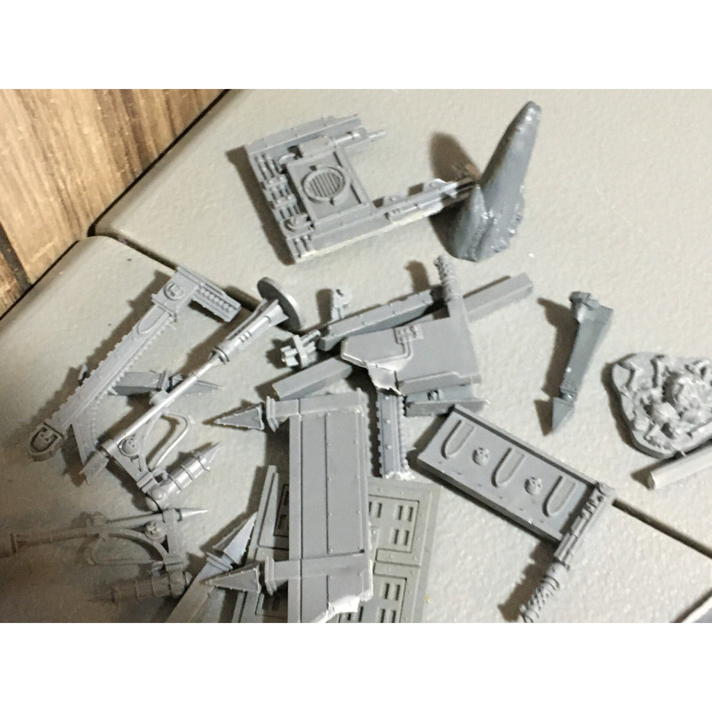 A20099 WARHAMMER 40K NECROMUNDA BITS LOT WALLS LIGHTS GAMES WORKSHOP