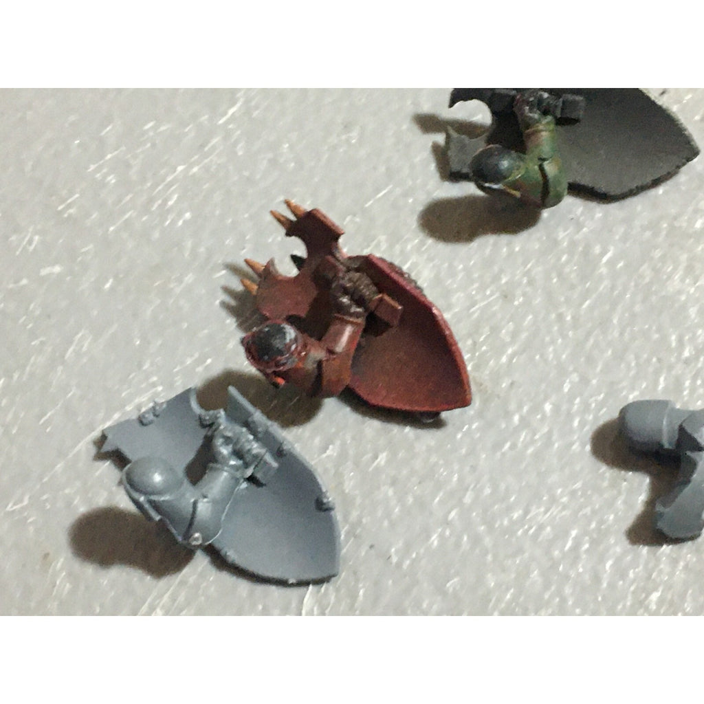 A22244 WARHAMMER FANTASY CHAOS MORTALS BITS LOT KNIGHTS SHIELDS GW