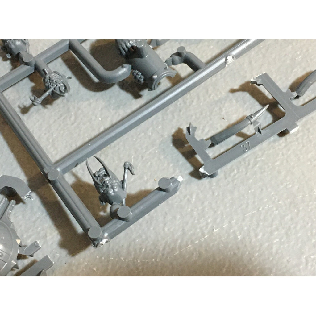 A23590 WARHAMMER AOS FANTASY OGRE KINGDOMS MAWTRIBES BITS ON SPRUE LOT MIXED GW