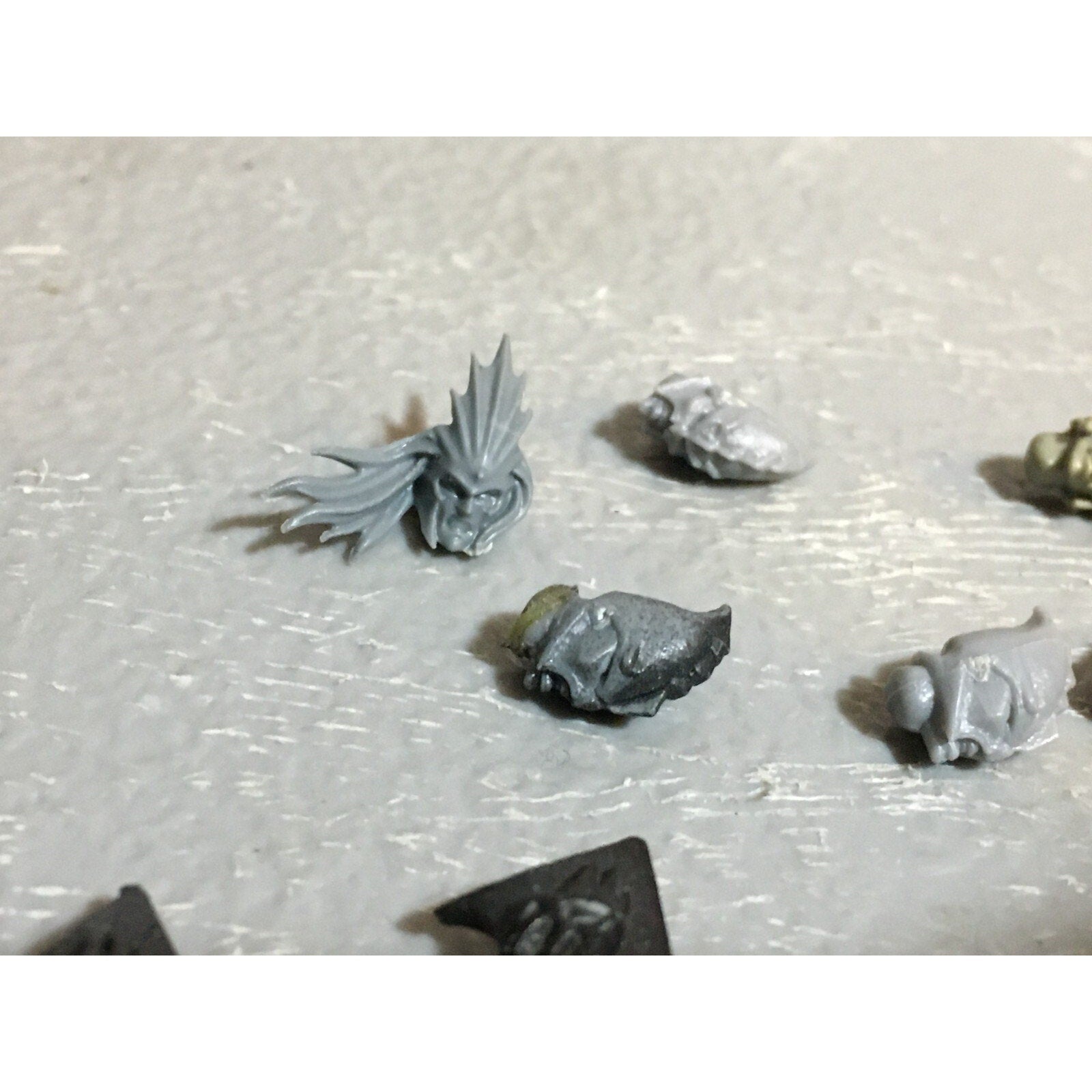 A23451 WARHAMMER FANTASY DARK ELVES BITS LOT ARMS HEADS SHIELDS GAMES WORKSHOP