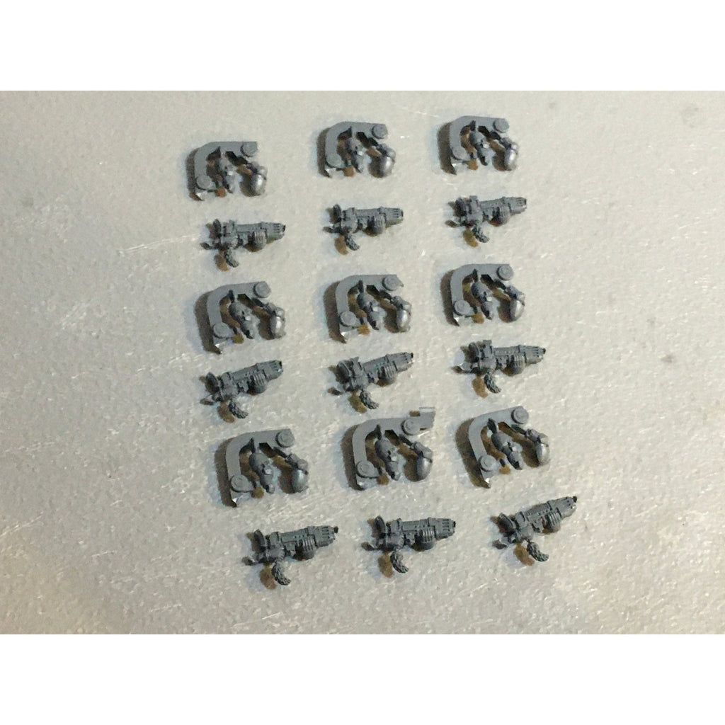 A29732 WARHAMMER 40K SPACE MARINES WOLVES BITS LOT PLAMSA GUNS W ARMS GW