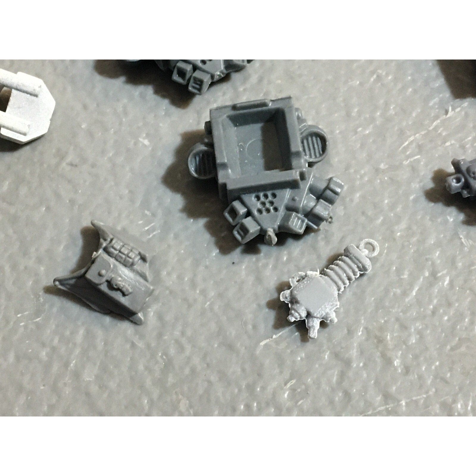 A23266 WARHAMMER 40K SPACE MARINES BITS LOT MIXED VEHICLE BACKPACK GW