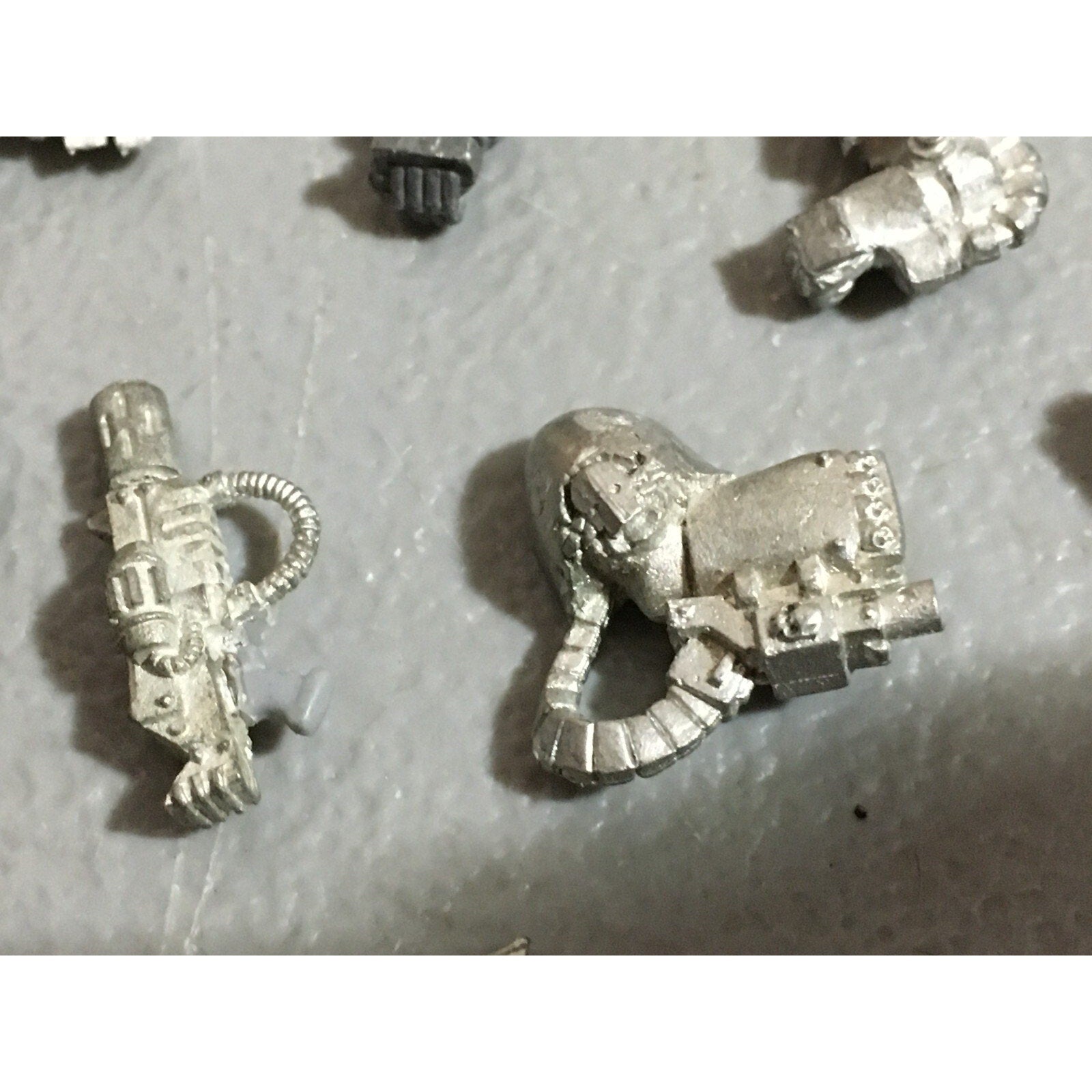 A20128 WARHAMMER 40K SPACE MARINES METAL ARM BITS LOT GAMES WORKSHOP