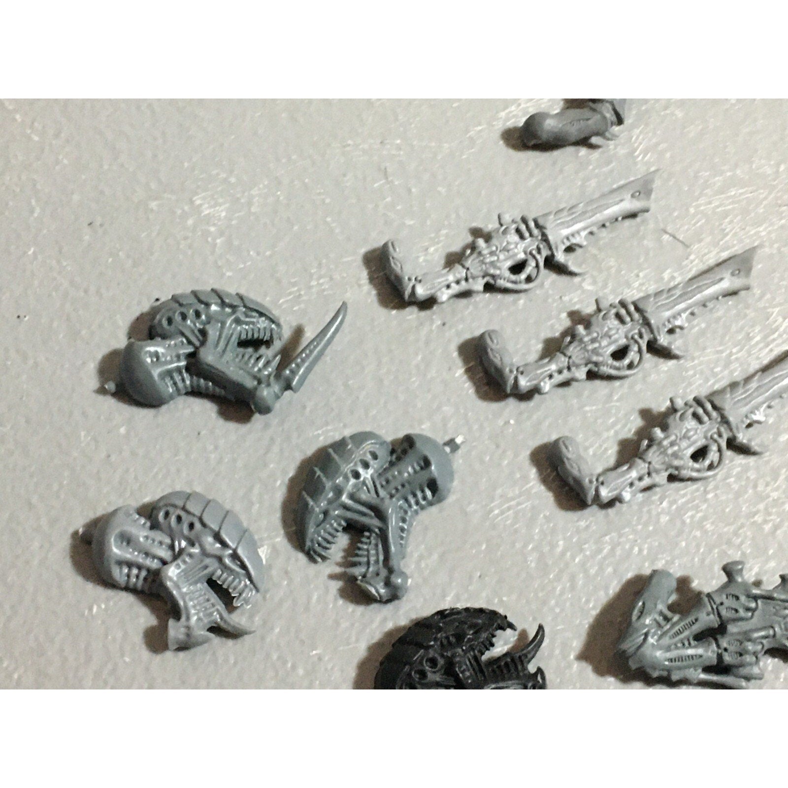 A22316 WARHAMMER 40K TYRANIDS BITS LOT MIXED GAMES WORKSHOP GW