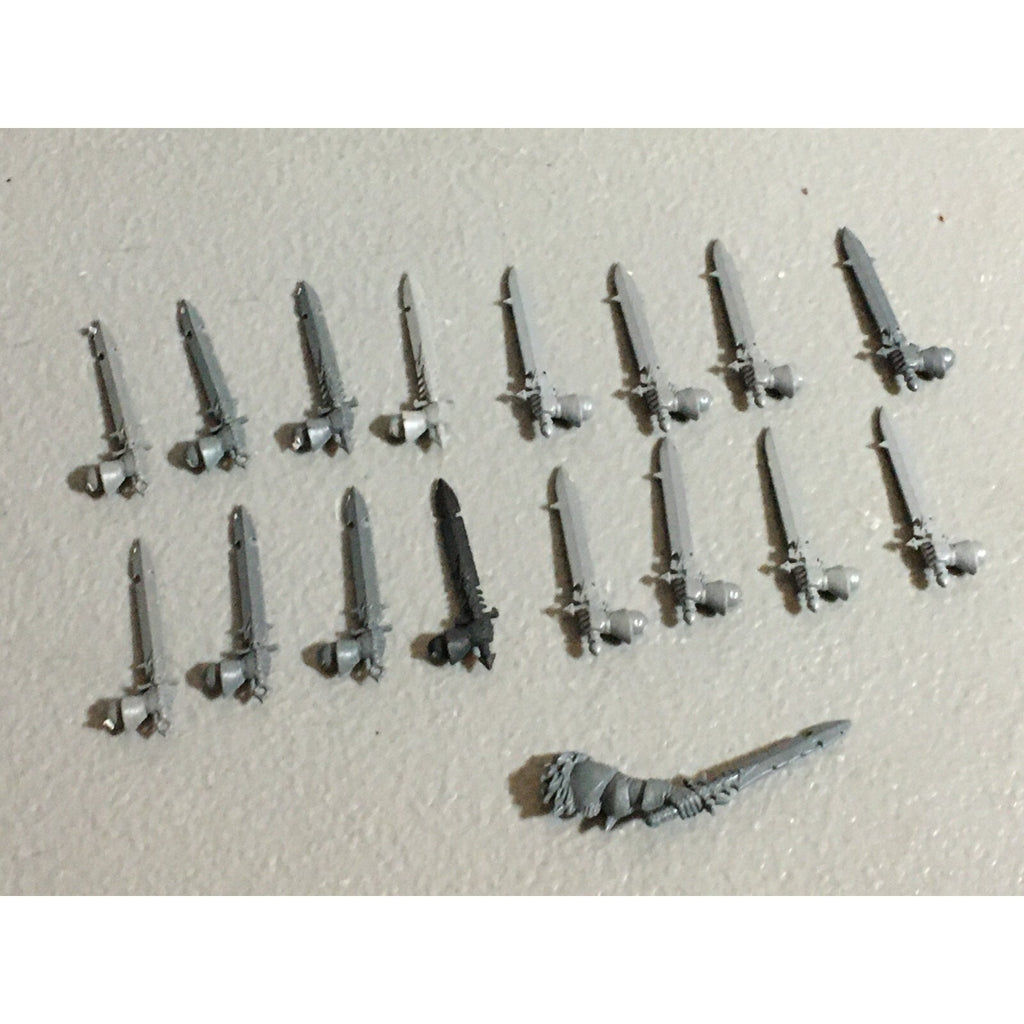 A22218 WARHAMMER FANTASY CHAOS MORTALS BITS LOT SWORD HANDS GAMES WORKSHOP