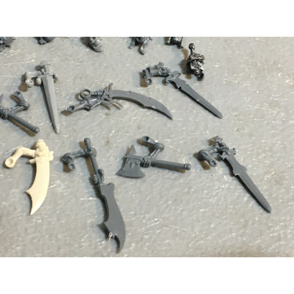 A28766 WARHAMMER FANTASY OLD WORLD VAMPIRE COUNTS BITS LOT SKELETON HEADS ARMS