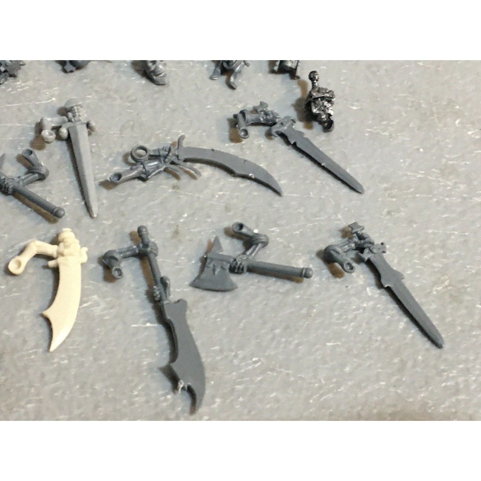 A28766 WARHAMMER FANTASY OLD WORLD VAMPIRE COUNTS BITS LOT SKELETON HEADS ARMS