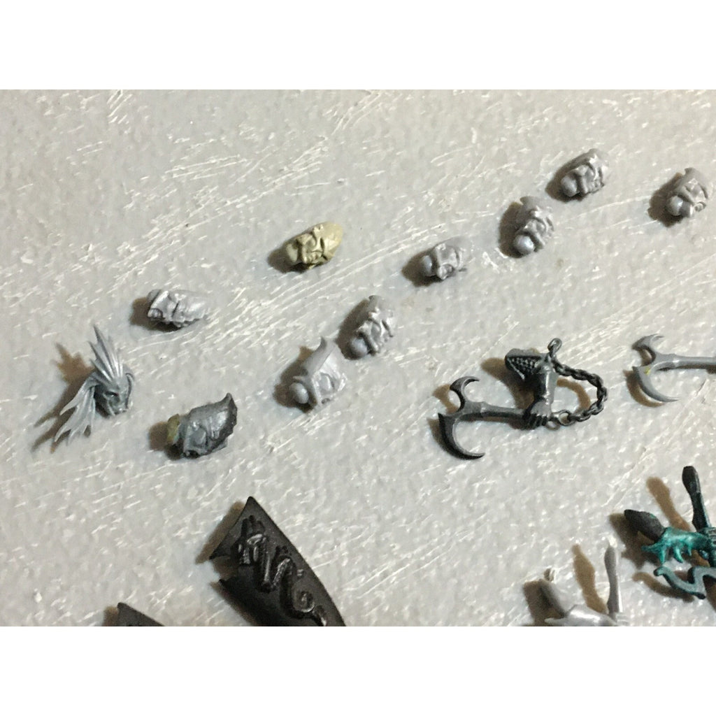 A23451 WARHAMMER FANTASY DARK ELVES BITS LOT ARMS HEADS SHIELDS GAMES WORKSHOP