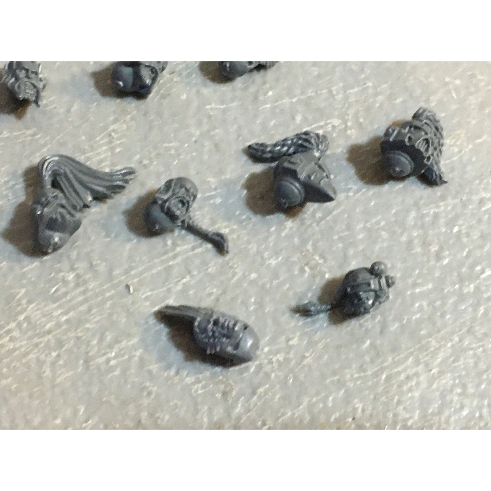 A33577 WARHAMMER 40K SPACE MARINES WOLVES BITS LOT HEADS GW GAMES WORKSHOP