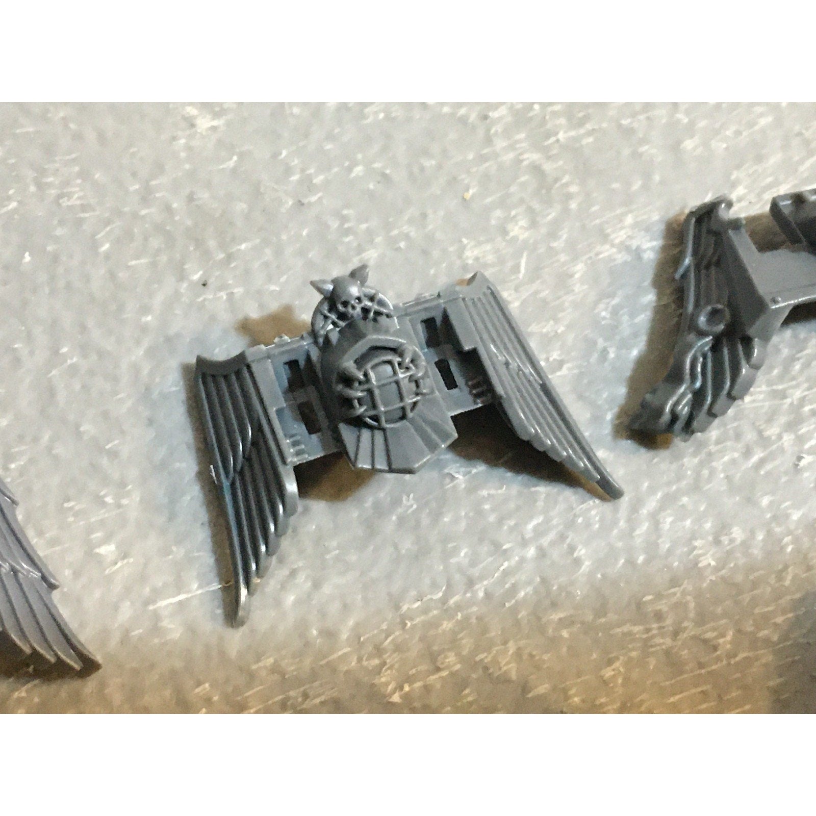 A29406 WARHAMMER 40K SPACE MARINES DARK ANGELS BITS LOT BIKE FRONT PLATES GW