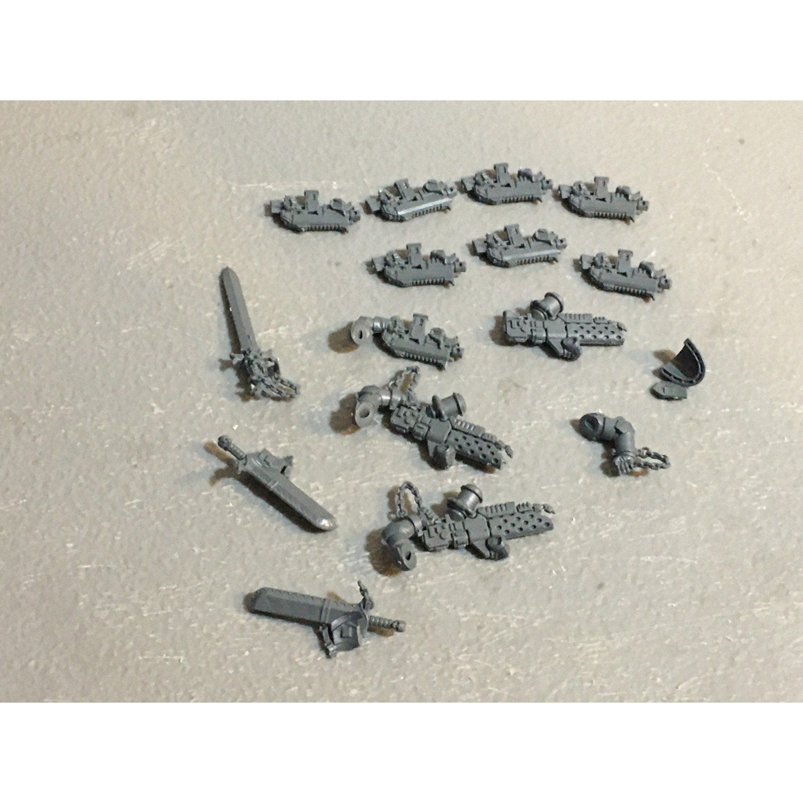 A29481 WARHAMMER 40K SPACE MARINES BLACK TEMPLARS BITS LOT BOLTER SWORD ARM GW