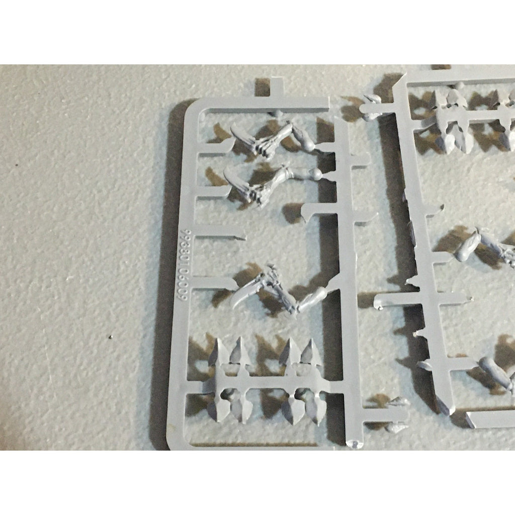 A32820 WARHAMMER 40K TYRANIDS BITS LOT SCYTHING TALONS EXTRA CARAPACE GW