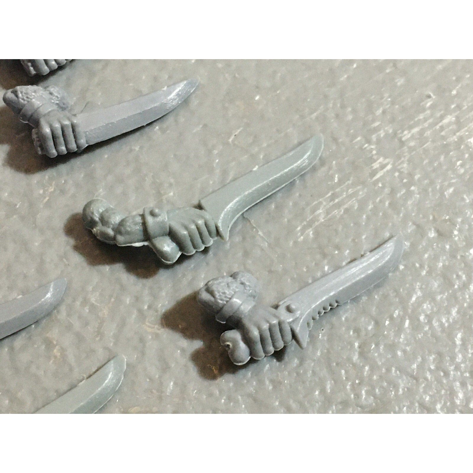 A22298 WARHAMMER FANTASY SKAVEN BITS LOT SWORD ARMS GAMES WORKSHOP GW