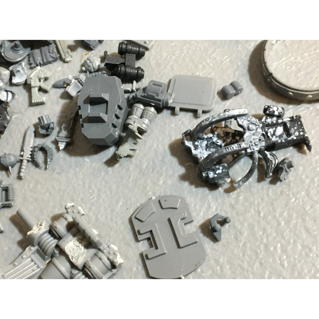 A23485 WARHAMMER 40K BITS LOT MIXED VEHICLE TANK WEAPON GAMES WORKSHOP GW