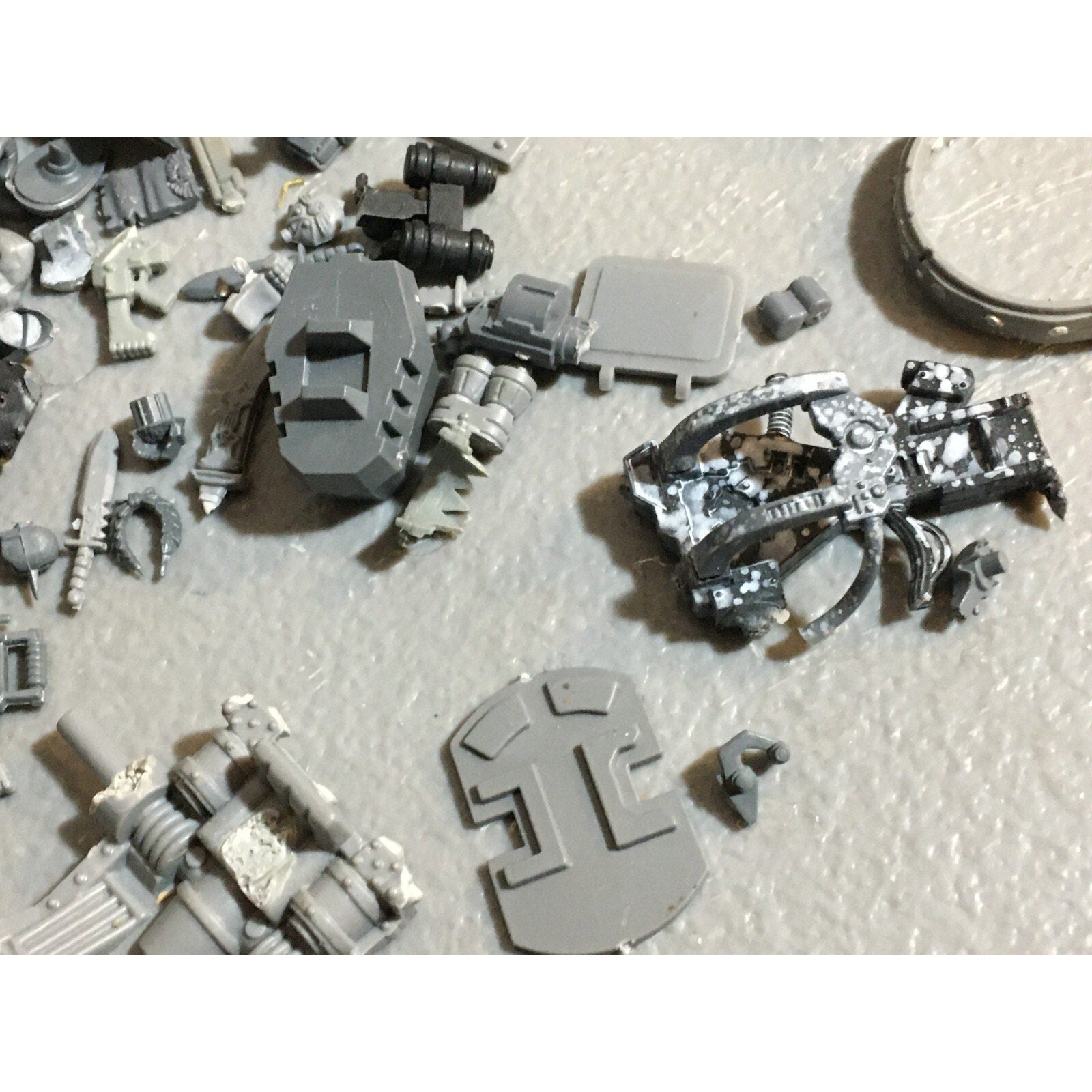A23485 WARHAMMER 40K BITS LOT MIXED VEHICLE TANK WEAPON GAMES WORKSHOP GW