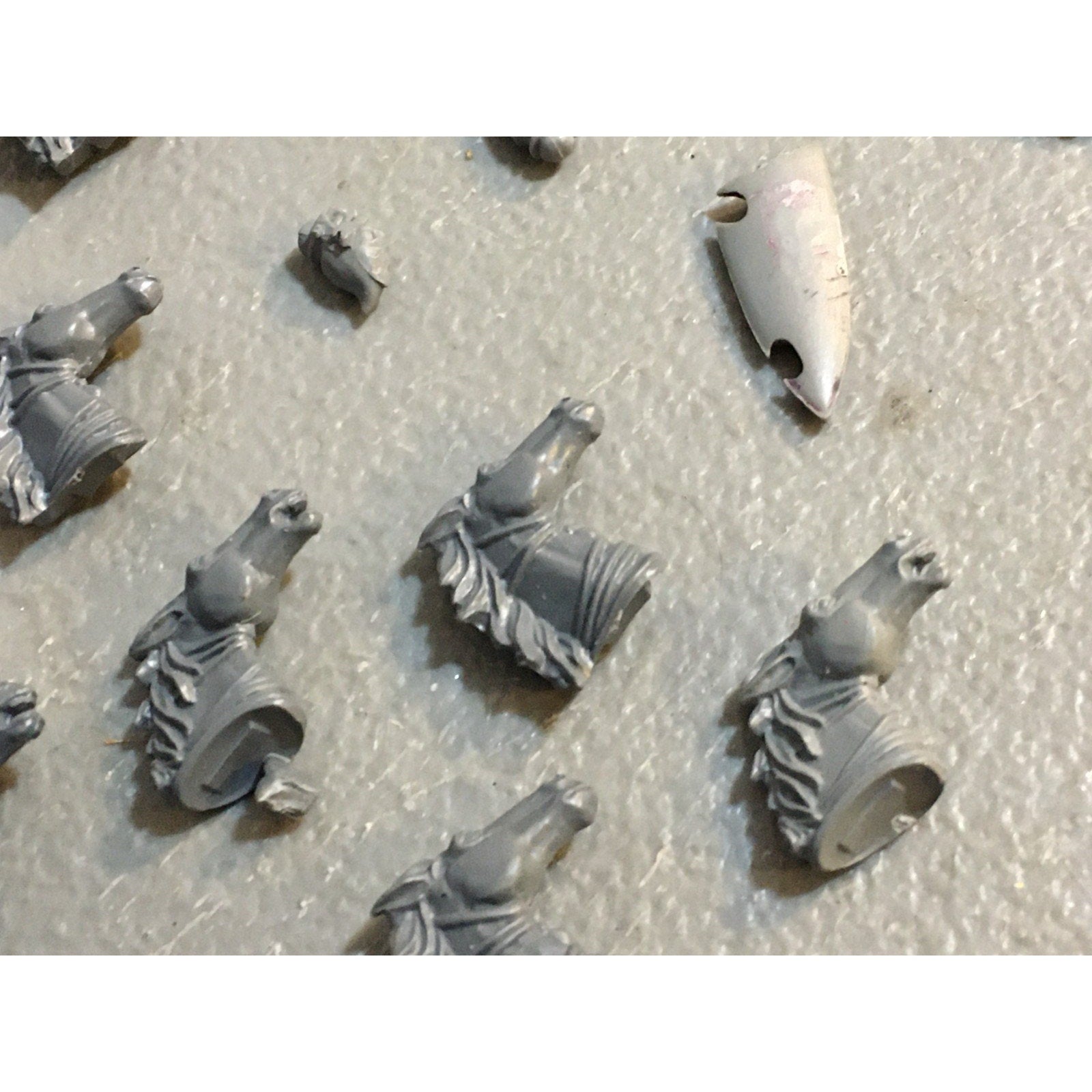A27324 WARHAMMER AOS FANTASY OLD WORLD BITS LOT DARK ELVES HORSE HEADS