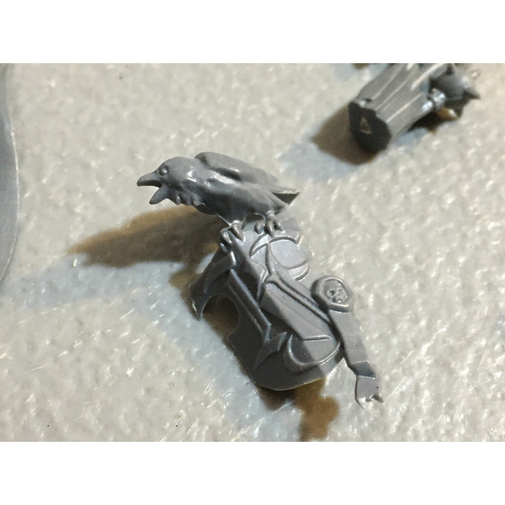 A29619 WARHAMMER FANTASY AOS MIXED BITS LOT BANNER SHIELD CLOAK GW