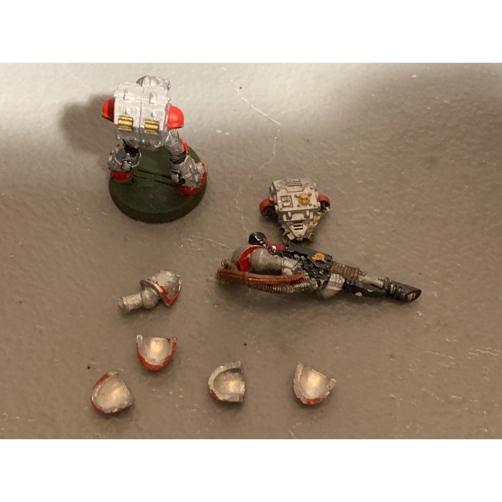 A23309 WARHAMMER 40K SPACE MARINES METAL BITS LOT HEAVY DARK ANGELS SHOULDER PAD