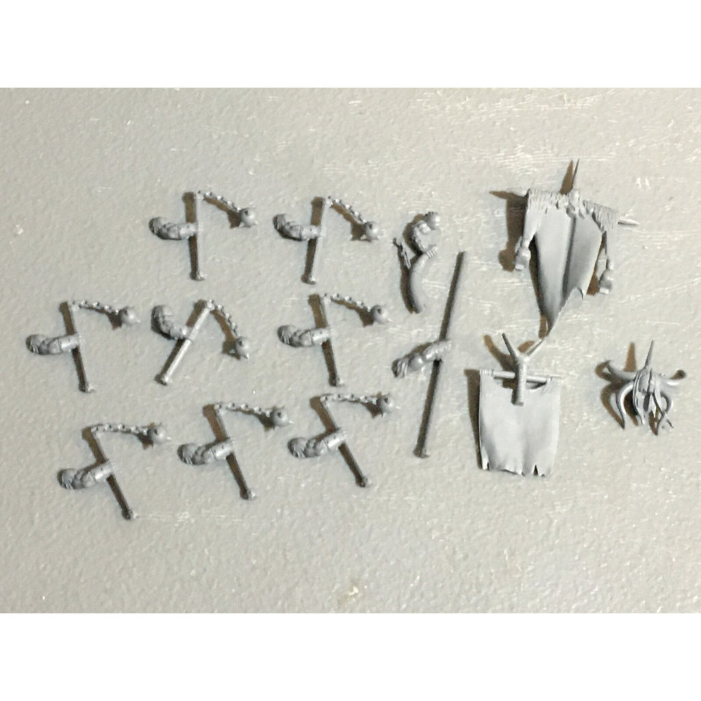 A23130 WARHAMMER FANTASY CHAOS BEASTMEN BITS LOT GORS BANNERS ARMS GW