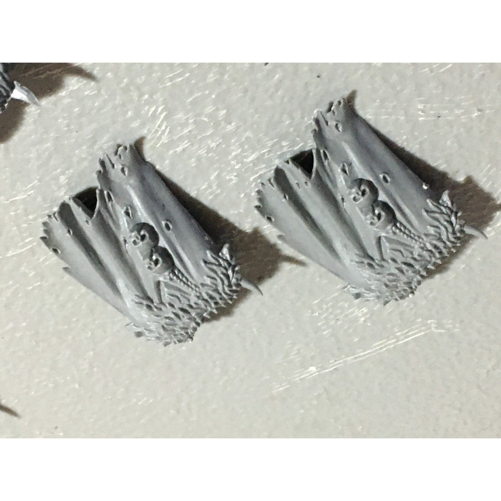 A22233 WARHAMMER FANTASY CHAOS MORTALS BITS LOT TORSO BACKS COMM GAMES WORKSHOP