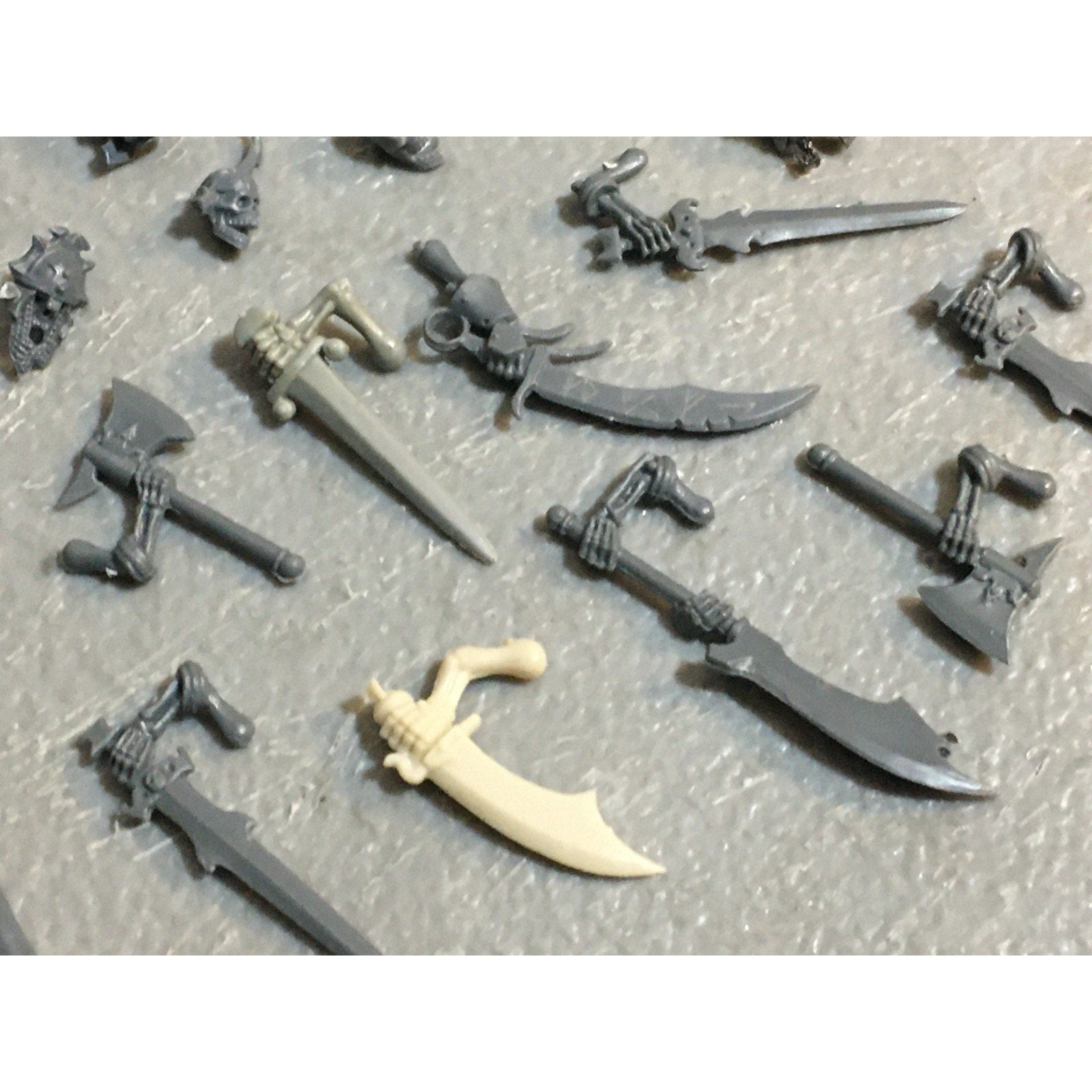 A28766 WARHAMMER FANTASY OLD WORLD VAMPIRE COUNTS BITS LOT SKELETON HEADS ARMS
