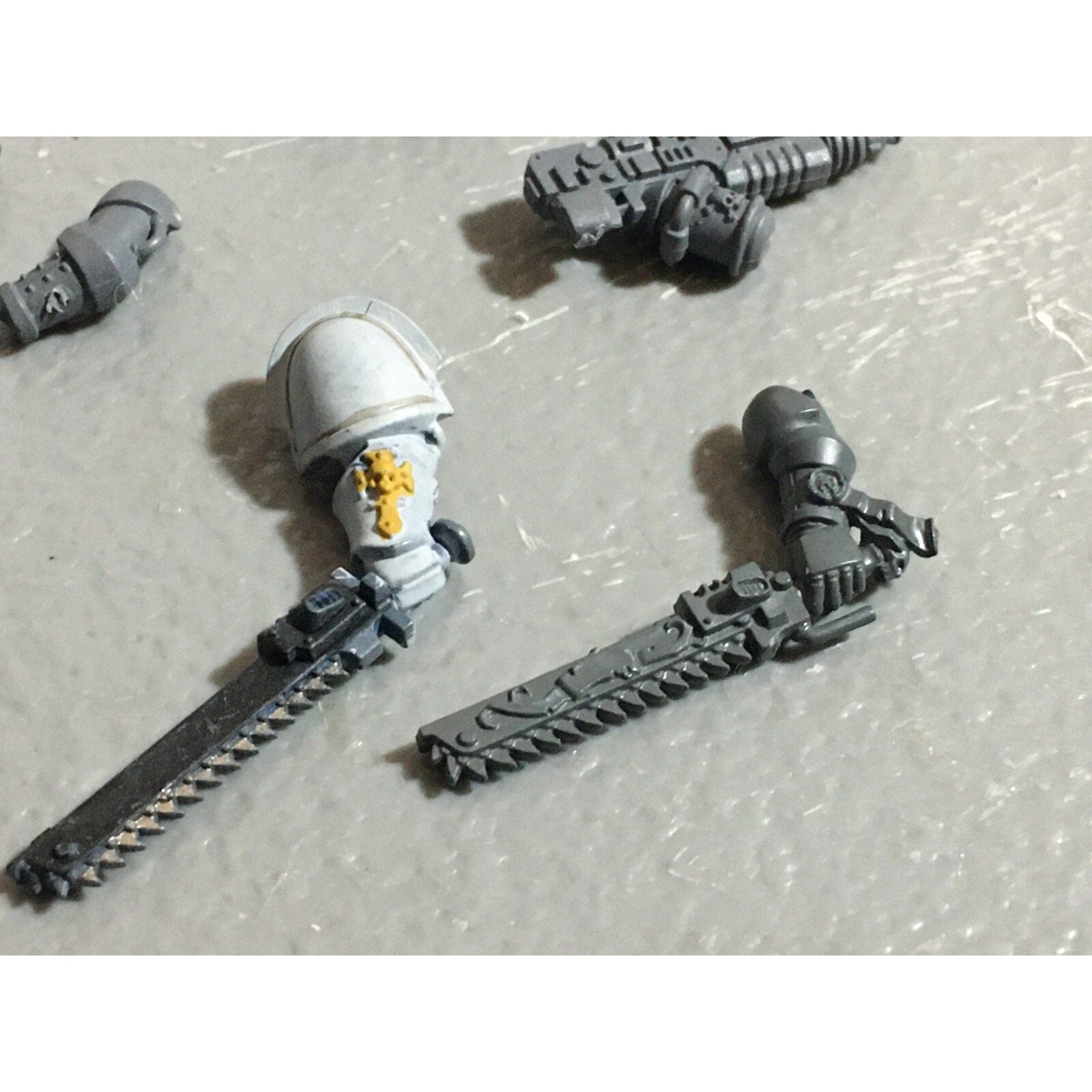 A22269 WARHAMMER 40K SPACE MARINES BITS LOT MIXED HANDS WEAPON GAMES WORKSHOP GW