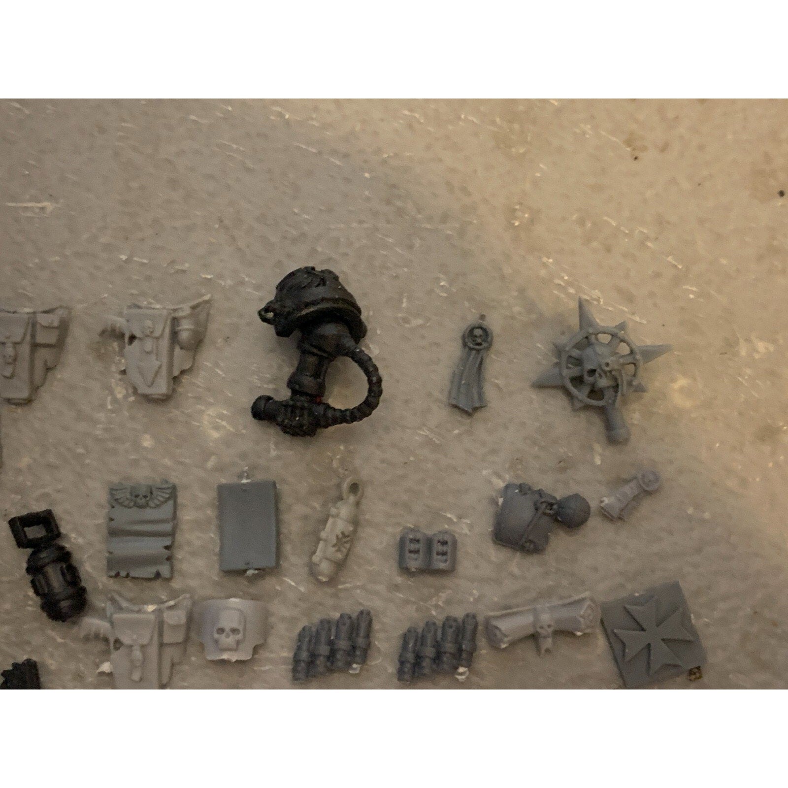 A23328 WARHAMMER 40K SPACE MARINES BITS LOT GUN HOLSTERS HIP ACCESSORIES GW