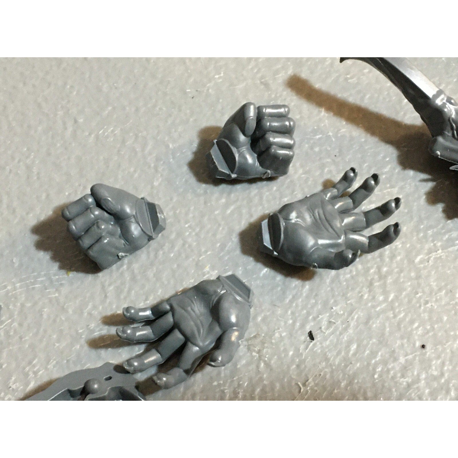 A23221 WARHAMMER FANTASY CHAOS BEASTMEN BITS LOT CYGOR HANDS HEAD GW