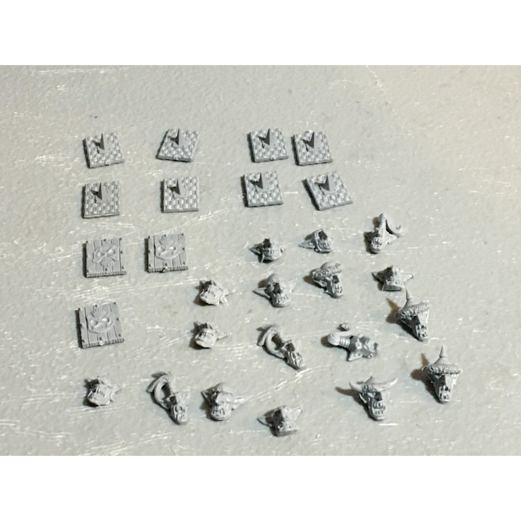 A23395 WARHAMMER FANTASY ORCS & GOBLINS BITS LOT GOBLIN SHIELDS HEADS GW