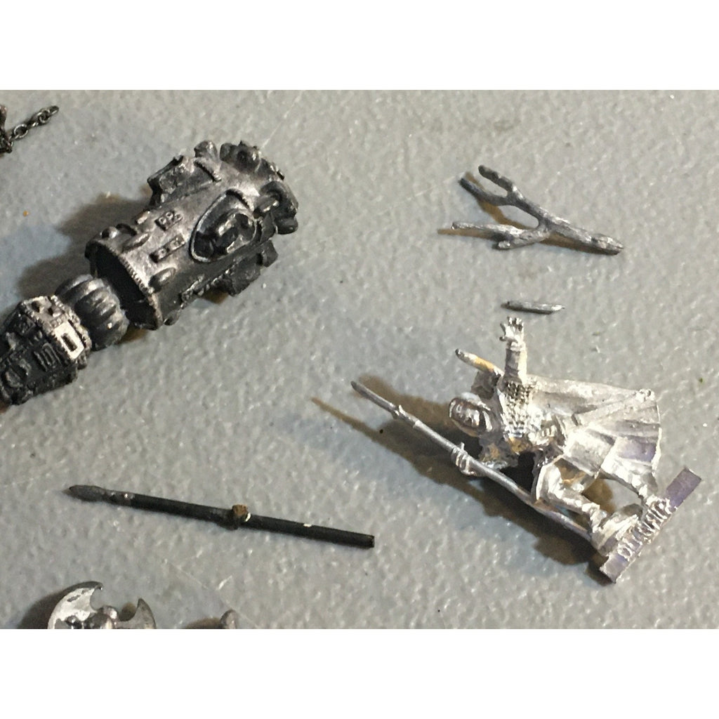 A32593 UNKNOWN MINIATURES METAL BITS LOT SWORD HEAD THRONE WEAPON CAPTAIN