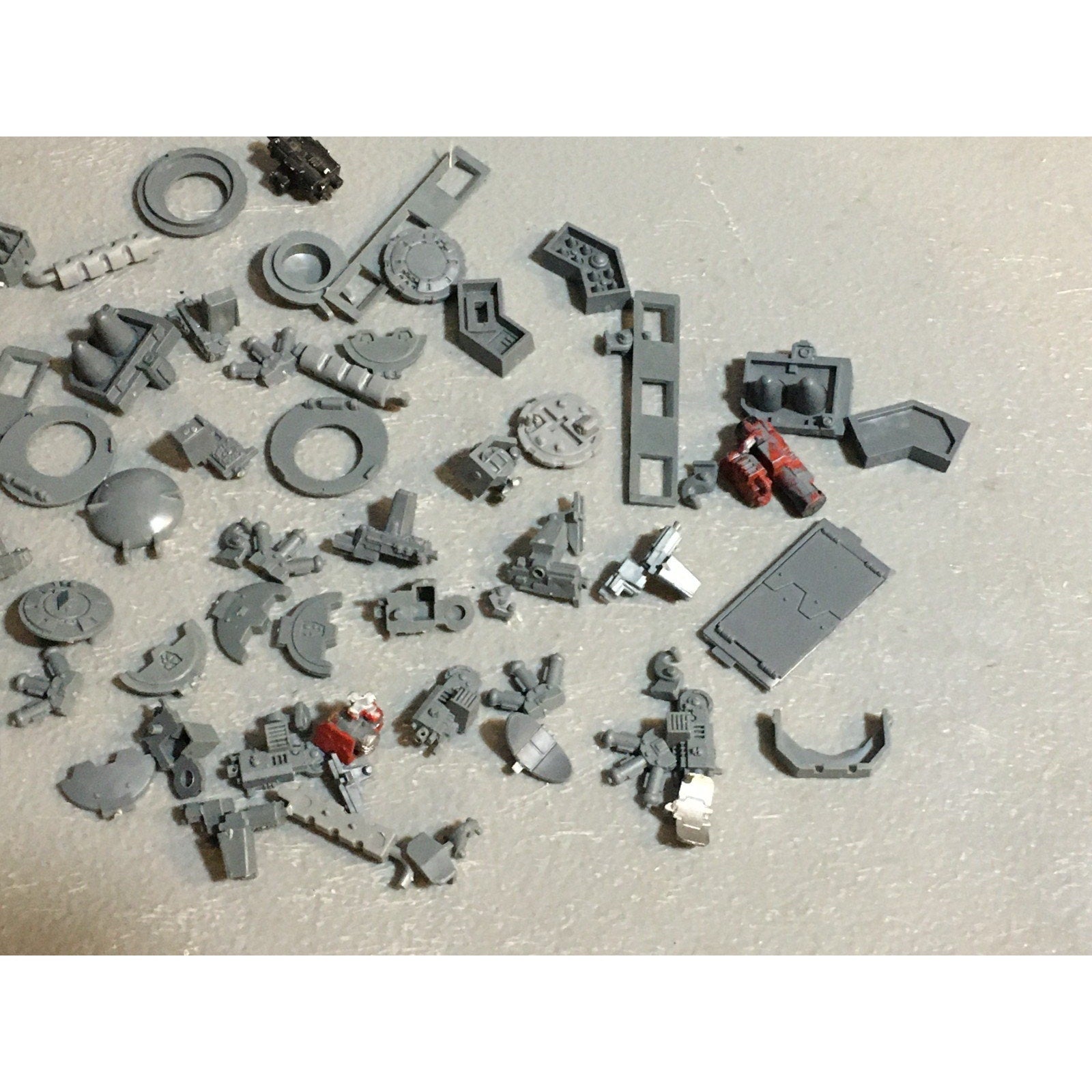 A24525 WARHAMMER 40K SPACE MARINES BITS LOT TANKS LIDS ACCESSOIRES