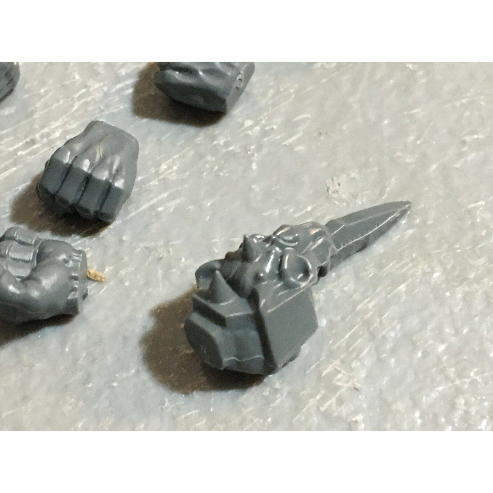 A23235 WARHAMMER FANTASY CHAOS BEASTMEN BITS LOT MINOTAUR HANDS ARMS GW