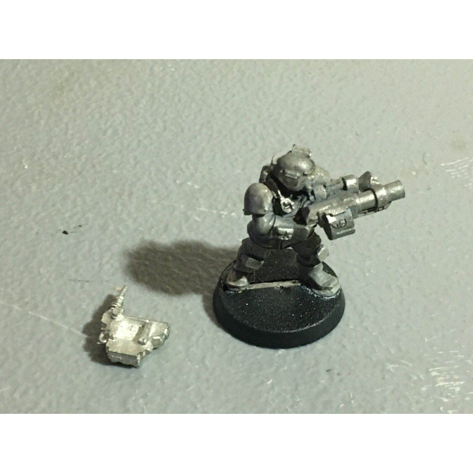 A22123 WARHAMMER 40K IMPERIAL GUARD ASTRA IG METAL KASRKIN GRENADE LAUNCHER GW