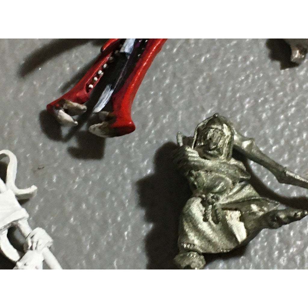 A22408 WARHAMMER FANTASY MIXED METAL BITS LOT HEADS ARMS WEAPONS GW