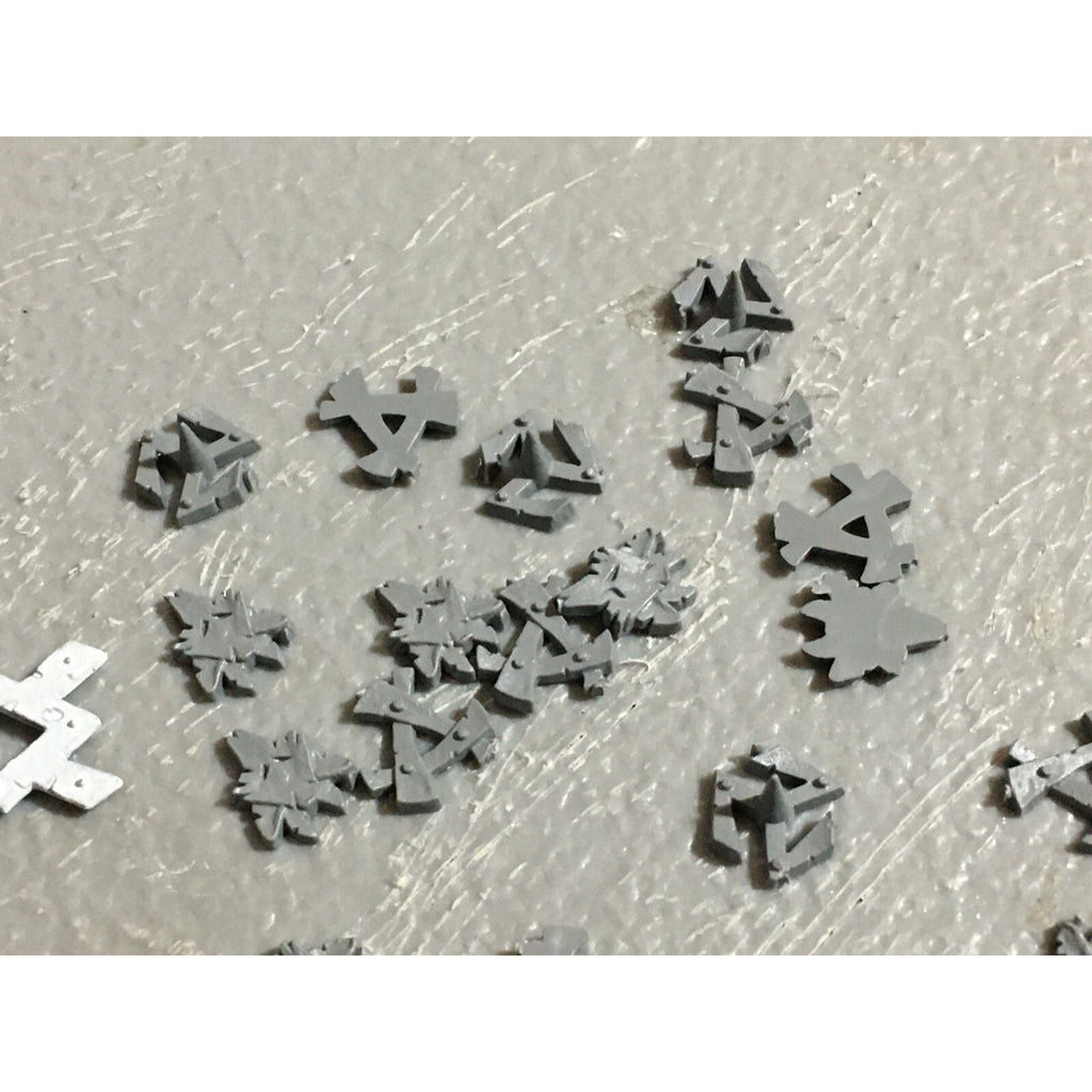 A22308 WARHAMMER FANTASY SKAVEN BITS LOT MIXED ARMS ICONS TAIL GAMES WORKSHOP GW