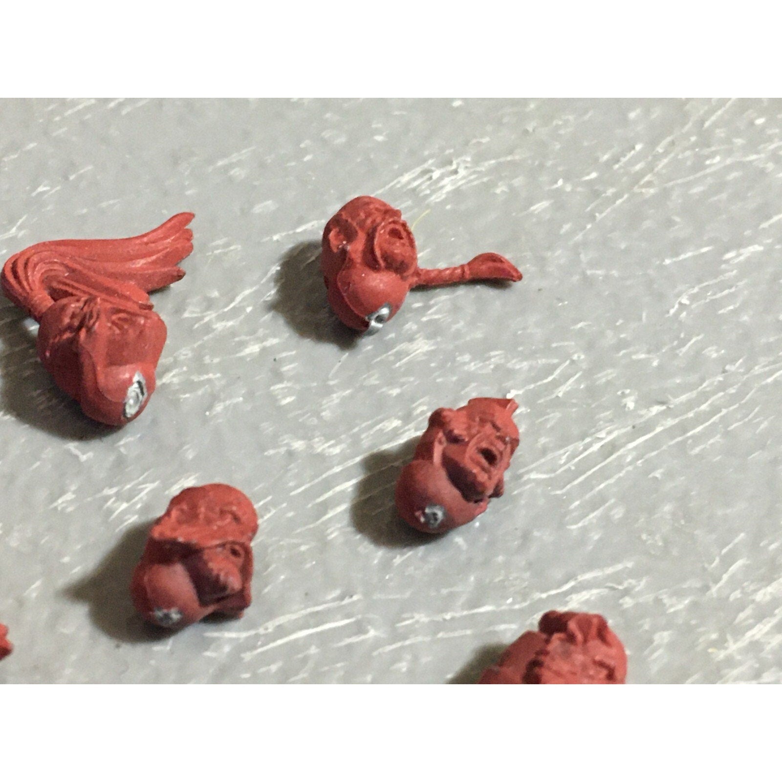 A22548 WARHAMMER 40K SPACE MARINES WOLVES BITS LOT HEADS GAMES WORKSHOP GW