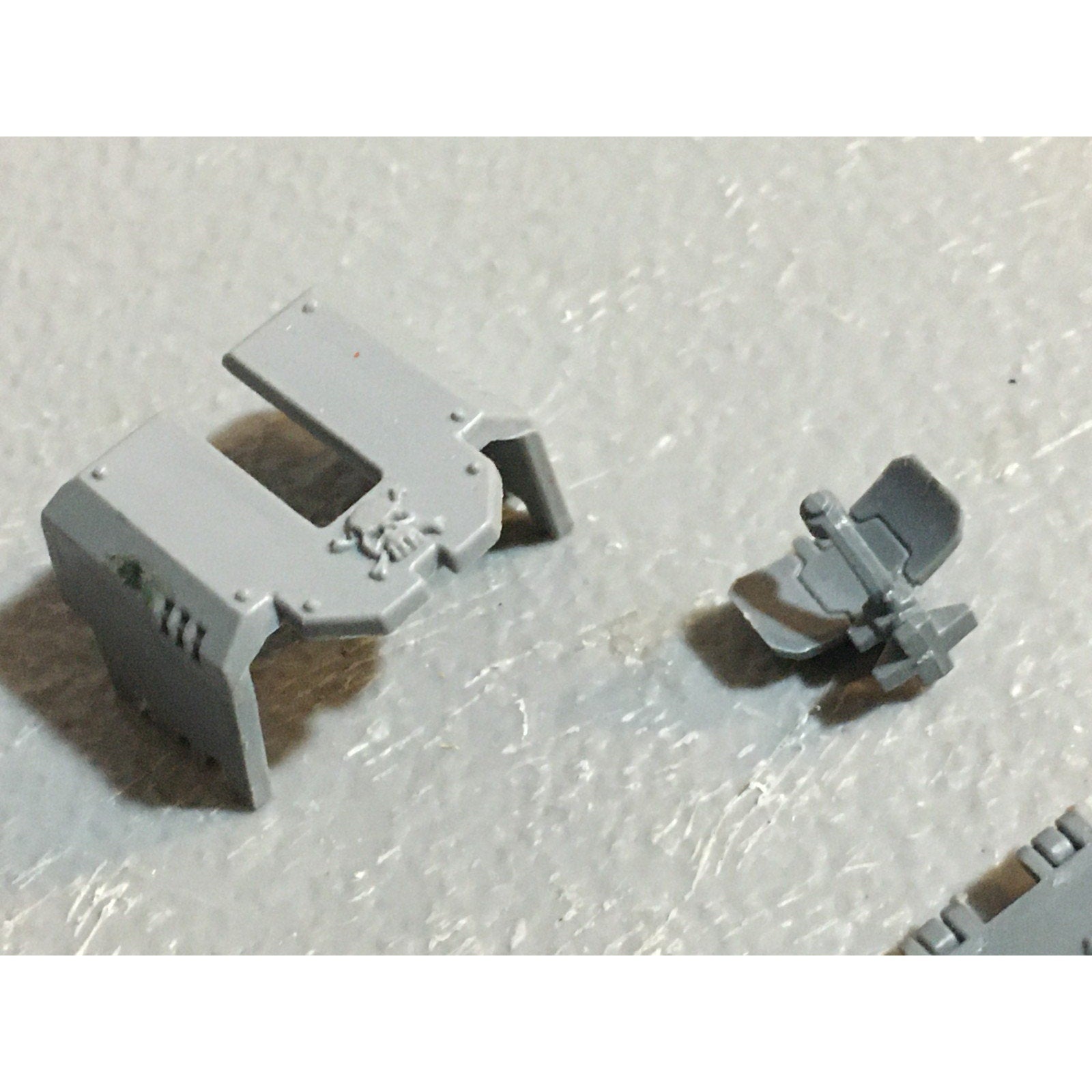 A24519 WARHAMMER 40K SPACE MARINES BITS LOT TANK RHINO RAZORBACK LAND RAIDER