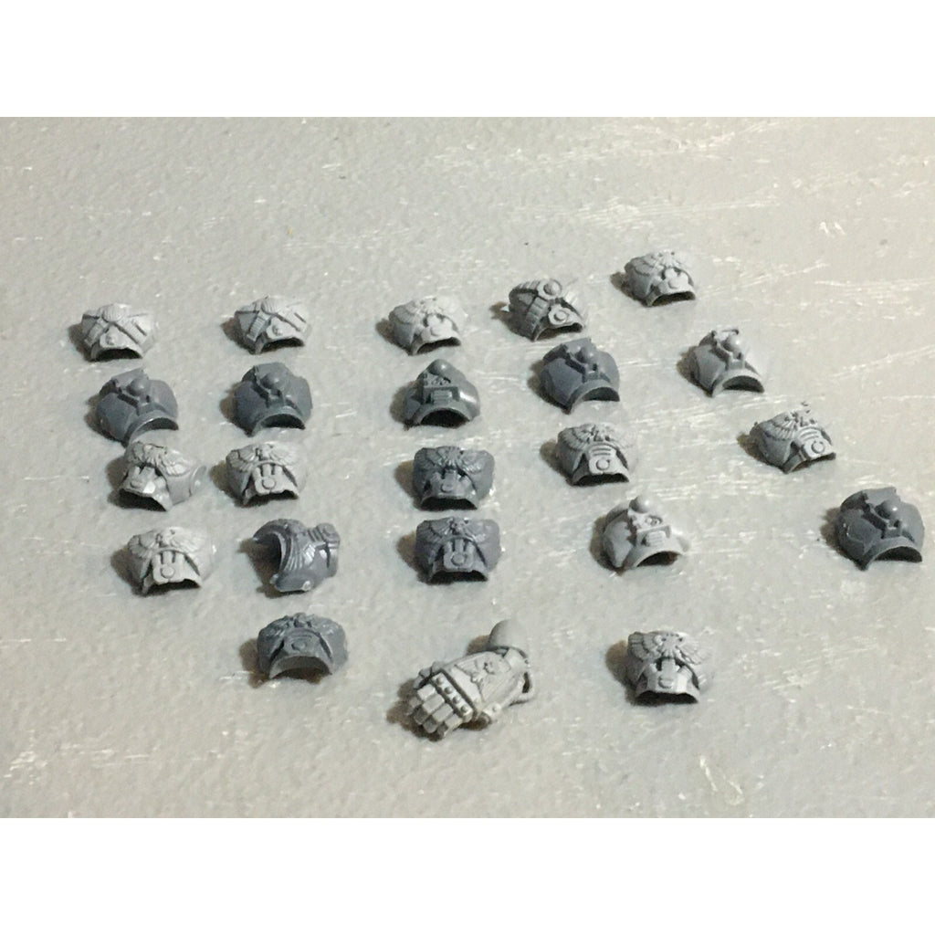 A22927 WARHAMMER 40K SPACE MARINES BITS LOT TORSOS FRONT BACK GAMES WORKSHOP GW
