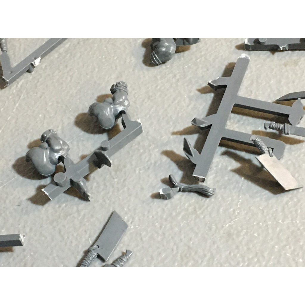 A23589 WARHAMMER AOS FANTASY OGRE KINGDOMS MAWTRIBES BITS ON SPRUE LOT ARMS EXTR