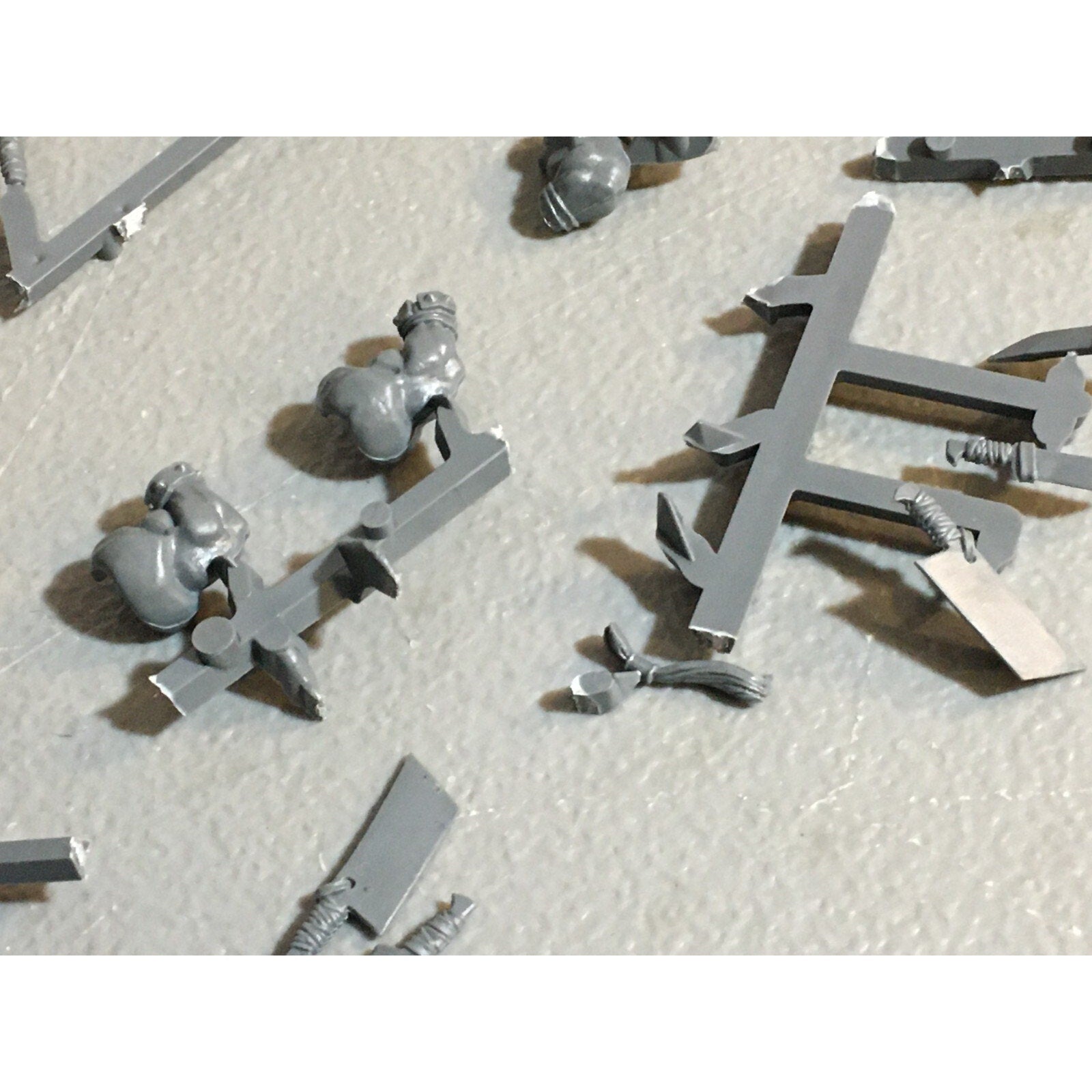A23589 WARHAMMER AOS FANTASY OGRE KINGDOMS MAWTRIBES BITS ON SPRUE LOT ARMS EXTR
