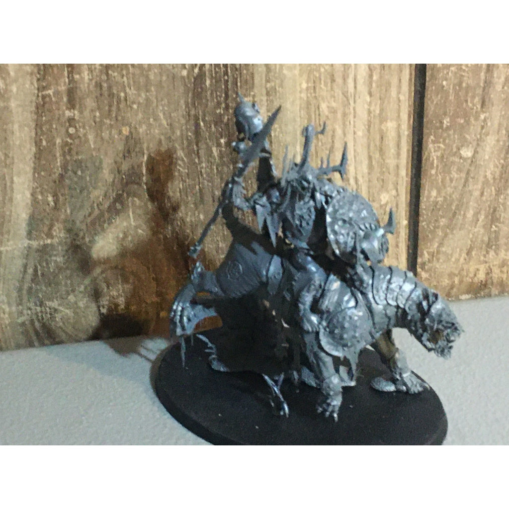 SA34023 WARHAMMER AOS SIGMAR ORRUK WARCLANS KRULEBOYZ KILLABOSS ON GNASHTOOF