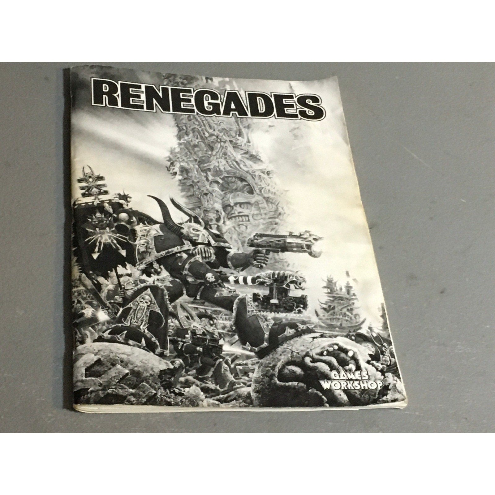 A31710 WARHAMMER EPIC 40K RENEGADES BOOK PLAYED USED GW GAMES WORKSHOP