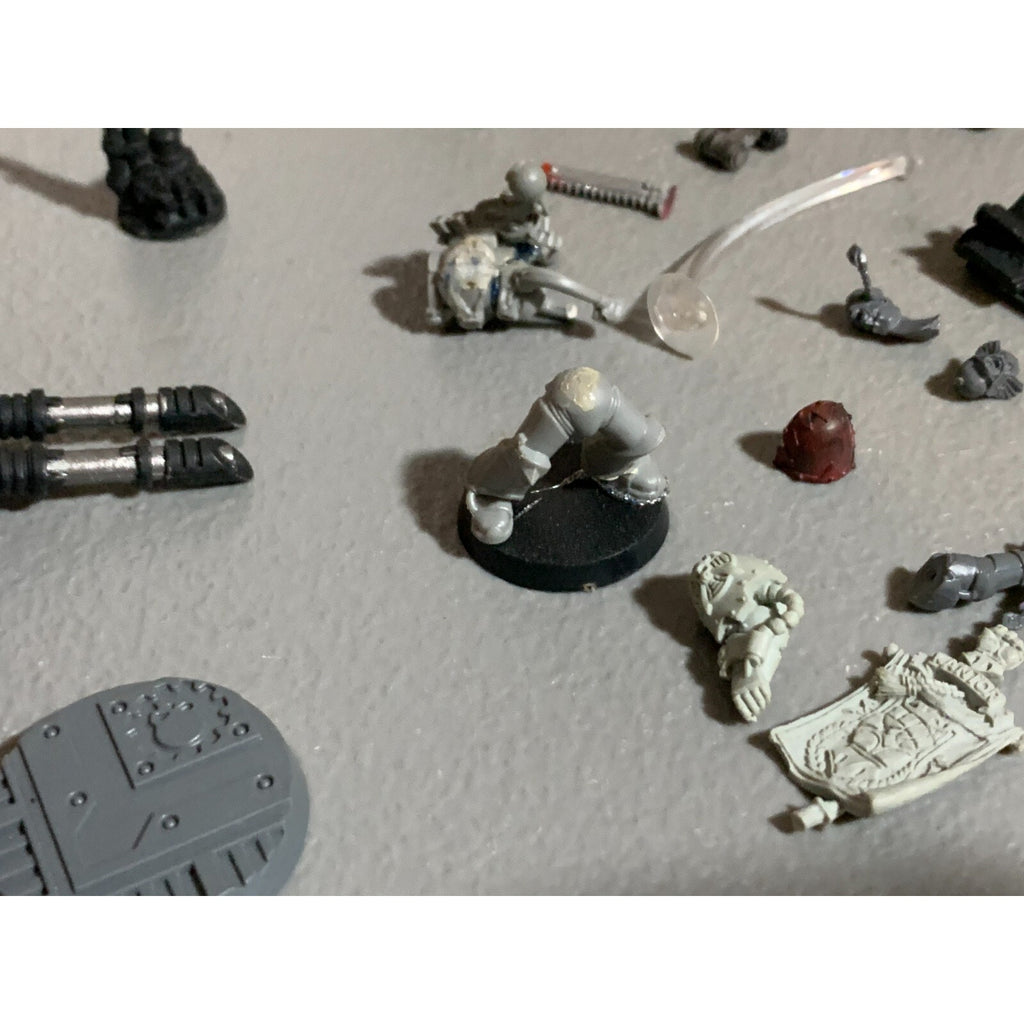 A16811 WARHAMMER 40K SPACE MARINES IMPERIAL & CHAOS BITS LOT GW GAMES WORKSHOP
