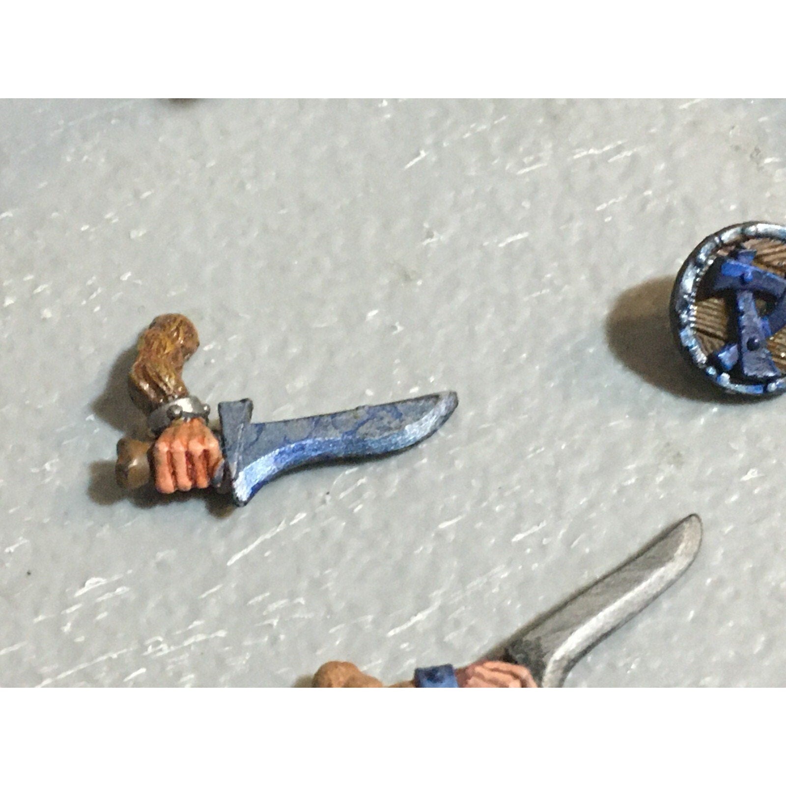 A21061 WARHAMMER FANTASY DWARFS SKULL SLAYER + SKAVEN ARMS SHIELDS BITS LOT GW